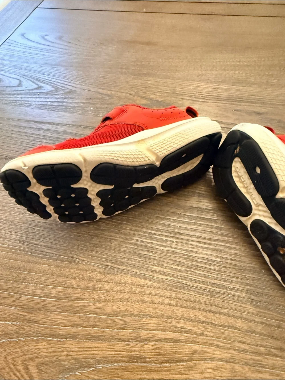 Under Armour Kids Red and Black Lightweight Sneakers Size 13